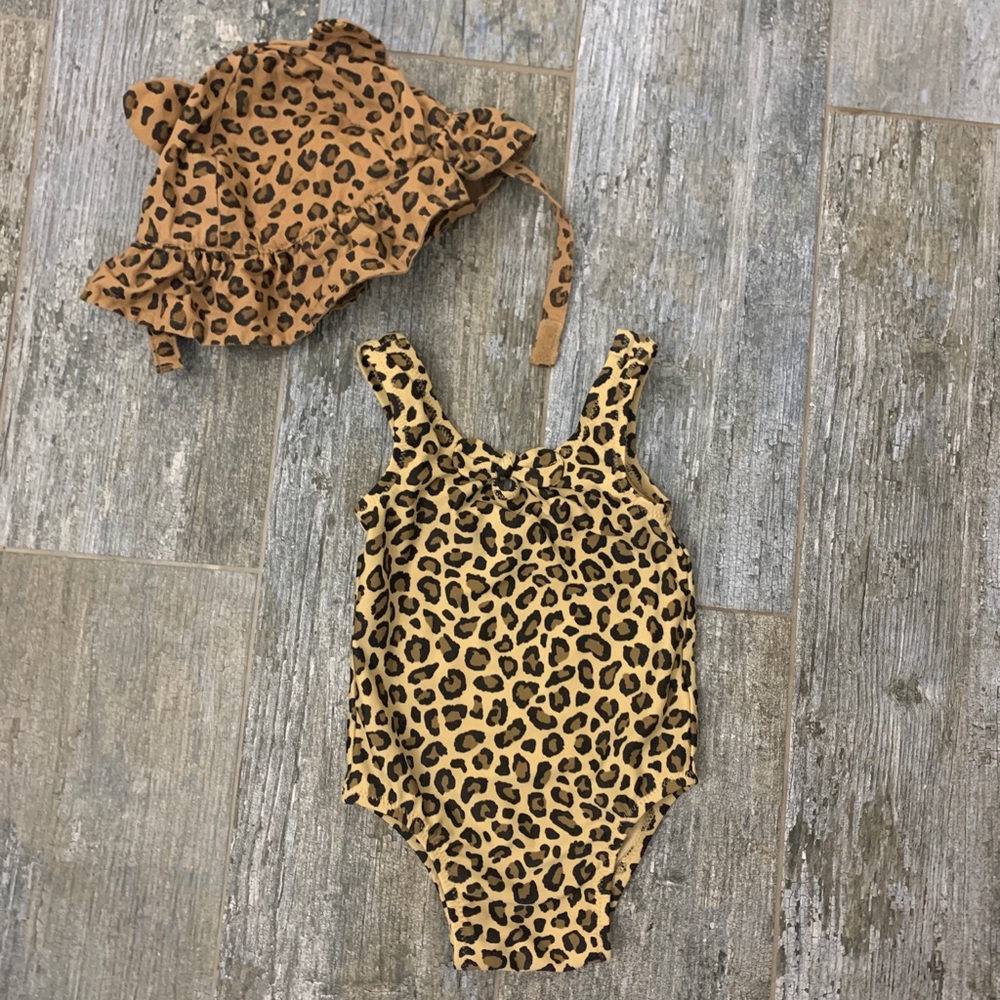 Leopard swimsuit and sun hat